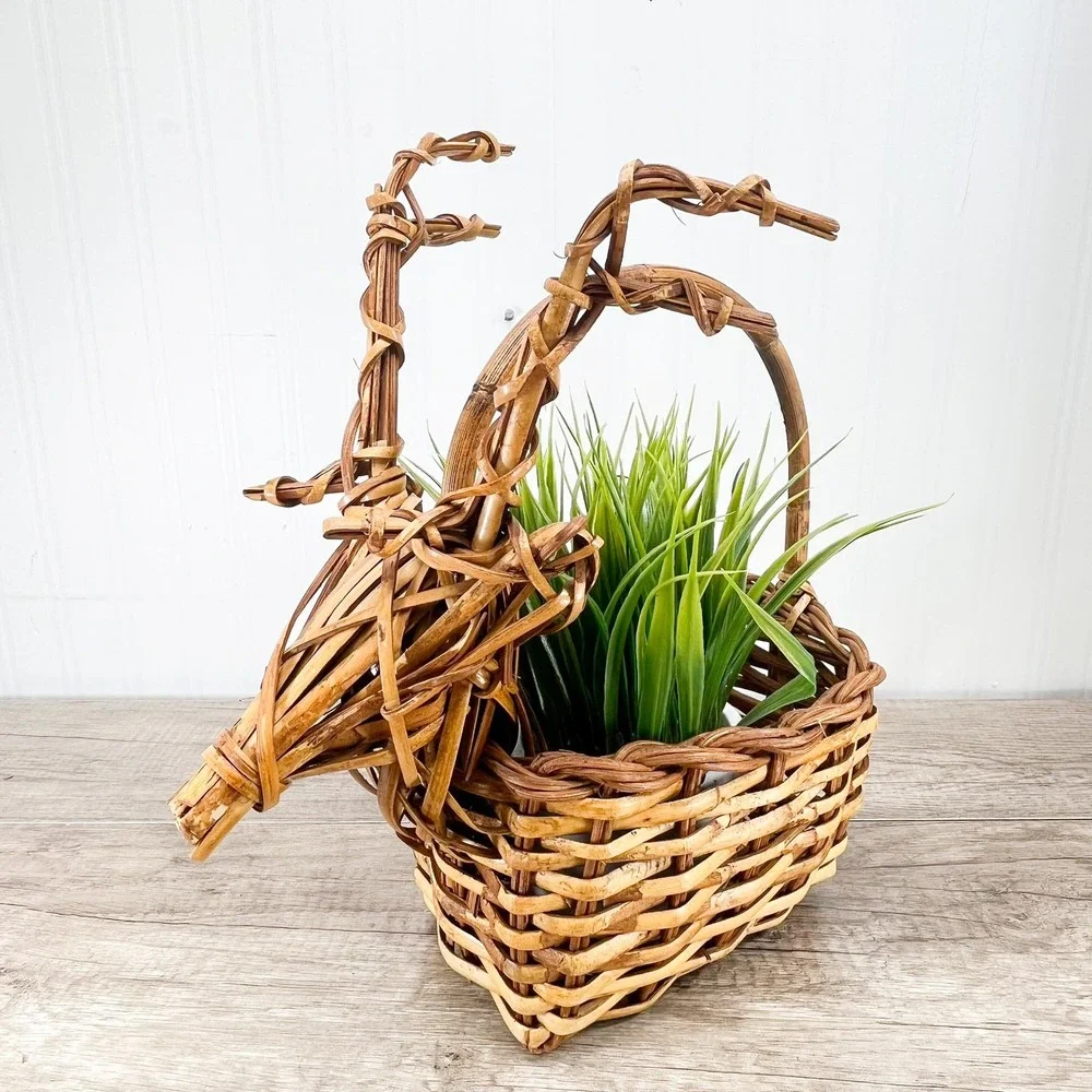 Vintage Wicker Reindeer Basket - Retro Woven Deer Basket